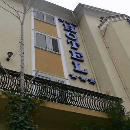 Art Hotel Nirvana Тирана Екстер'єр фото