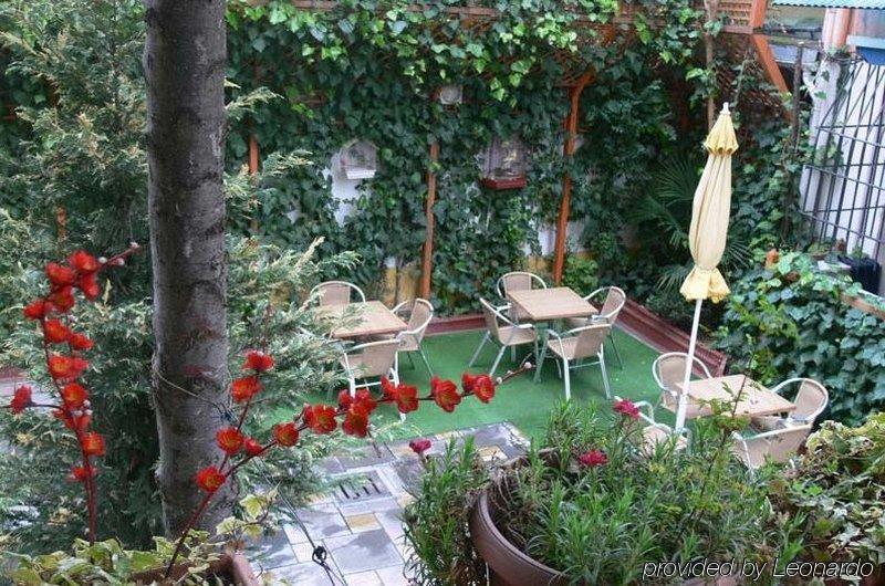 Art Hotel Nirvana Тирана Зручності фото