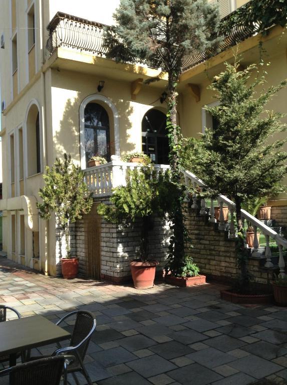 Art Hotel Nirvana Тирана Екстер'єр фото