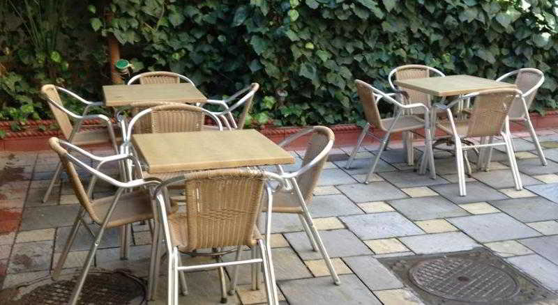 Art Hotel Nirvana Тирана Зручності фото